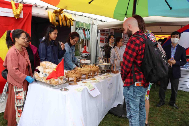 Le Vietnam à la fête Manifesta du Parti du Travail de Belgique ảnh 2 Le Vietnam à la fête Manifesta du Parti du Travail de Belgique ảnh 2