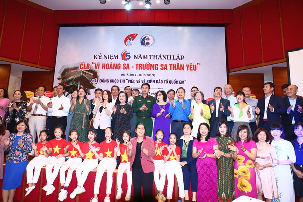 Cérémonie du 5e anniversaire du club "Pour Hoang Sa - Truong Sa bien-aimés" ảnh 1 Cérémonie du 5e anniversaire du club "Pour Hoang Sa - Truong Sa bien-aimés" ảnh 1