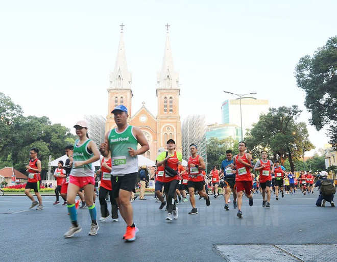 Près de 13.000 coureurs au marathon international Techcombank de Hô Chi Minh-Ville 2019 ảnh 1 Près de 13.000 coureurs au marathon international Techcombank de Hô Chi Minh-Ville 2019 ảnh 1