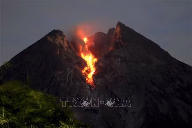 L'Indonésie interdit les activités autour du volcan Merapi ảnh 1