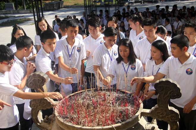 Camp d’été 2019: rendre hommage aux héros morts pour la Patrie de Truong Son ảnh 1 Camp d’été 2019: rendre hommage aux héros morts pour la Patrie de Truong Son ảnh 1