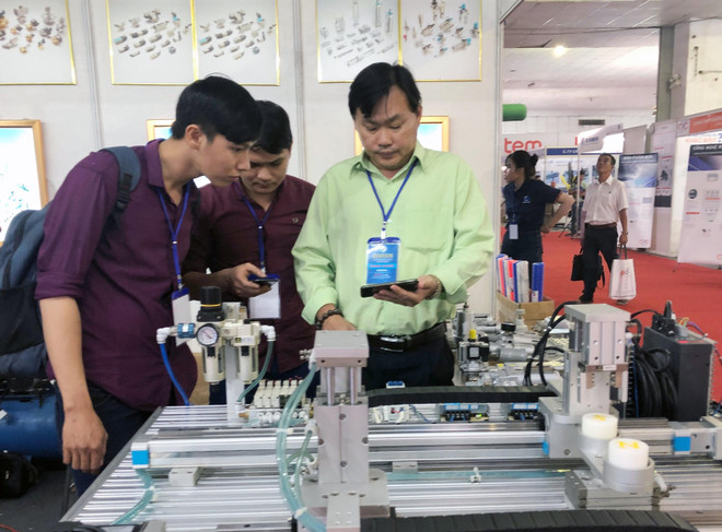 Ouverture d'une série d'expositions sur l’électricité et l'imprimerie à Hô Chi Minh-Ville ảnh 2