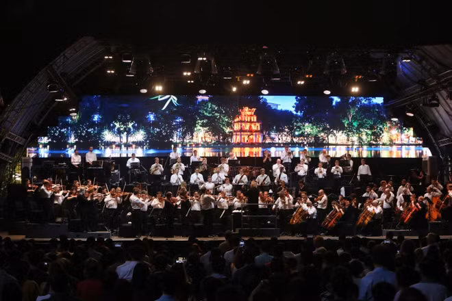 L’Orchestre symphonique de Londres donne un concert à Hanoï ảnh 1