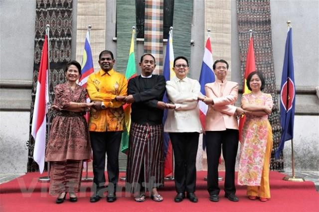 Journée de la famille de l'ASEAN célébrée à Rome ảnh 1 Journée de la famille de l'ASEAN célébrée à Rome ảnh 1