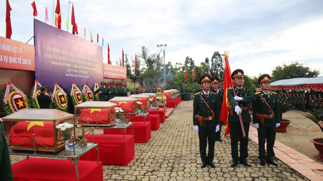 Binh Phuoc : Inhumation des restes de 23 soldats tombés au Cambodge ảnh 1 Binh Phuoc : Inhumation des restes de 23 soldats tombés au Cambodge ảnh 1