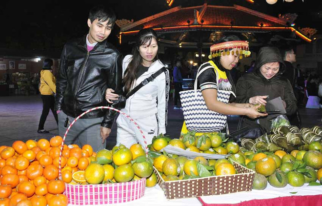 Ouverture de la Semaine des oranges de Hà Giang à Hanoï ảnh 1 Ouverture de la Semaine des oranges de Hà Giang à Hanoï ảnh 1