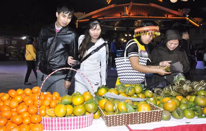 Ouverture de la Semaine des oranges de Hà Giang à Hanoï ảnh 1 Ouverture de la Semaine des oranges de Hà Giang à Hanoï ảnh 1