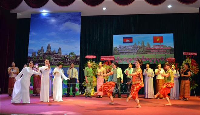 Le 66e anniversaire de la Fête nationale du Cambodge célébré à Ho Chi Minh-Ville ảnh 1 Le 66e anniversaire de la Fête nationale du Cambodge célébré à Ho Chi Minh-Ville ảnh 1
