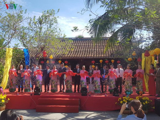 Ouverture du 5e Festival de la soie et de la brocatelle du Vietnam et du monde ảnh 1 Ouverture du 5e Festival de la soie et de la brocatelle du Vietnam et du monde ảnh 1