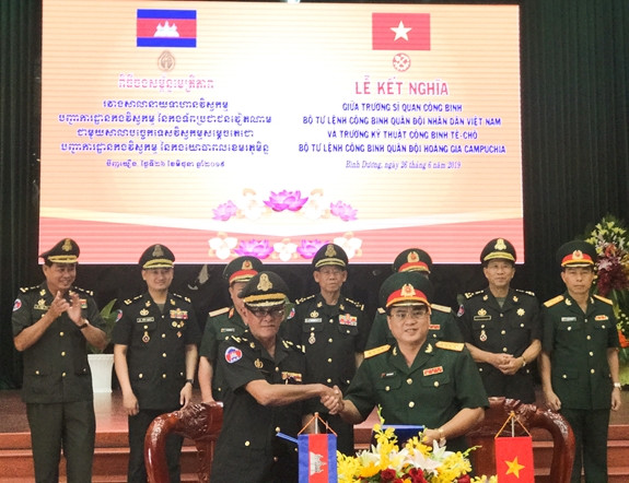 Coopération renforcée entre les Armées du Génie vietnamienne et cambodgienne ảnh 2 Coopération renforcée entre les Armées du Génie vietnamienne et cambodgienne ảnh 2