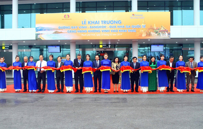 L’aéroport international de Vinh accueille les premiers touristes étrangers ảnh 1 L’aéroport international de Vinh accueille les premiers touristes étrangers ảnh 1