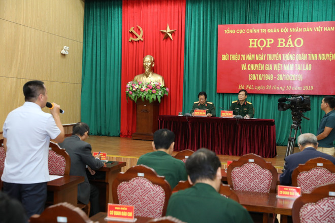 Pour marquer la 70e Journée des soldats volontaires et experts vietnamiens au Laos ảnh 1 Pour marquer la 70e Journée des soldats volontaires et experts vietnamiens au Laos ảnh 1