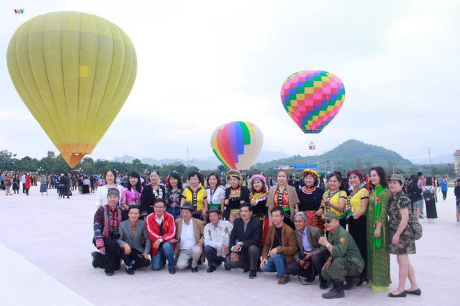 Ouverture du 2e Festival international de montgolfières de Son La ảnh 2 Ouverture du 2e Festival international de montgolfières de Son La ảnh 2