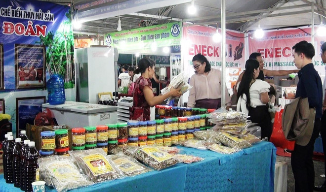 Quang Binh : ouverture du Salon international du commerce et de l'industrie 2019 ảnh 1 Quang Binh : ouverture du Salon international du commerce et de l'industrie 2019 ảnh 1