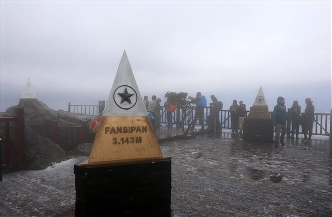 Chutes de neige inattendues au mont Fansipan (Lao Cai) ảnh 1