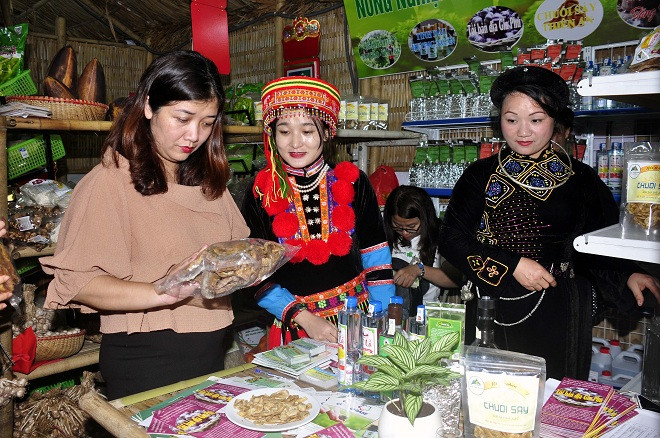 Une foire promeut les spécialités locales à Hanoï ảnh 2 Une foire promeut les spécialités locales à Hanoï ảnh 2