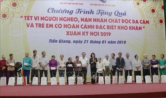 Des dirigeantes rendent visite aux personnes démunies dans le Sud ảnh 1 Des dirigeantes rendent visite aux personnes démunies dans le Sud ảnh 1
