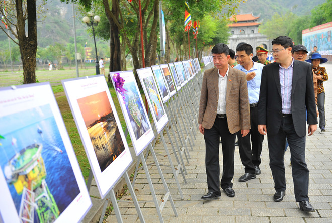 Exposition de photos « La mer et les îles de la Patrie » à Ninh Binh ảnh 2 Exposition de photos « La mer et les îles de la Patrie » à Ninh Binh ảnh 2