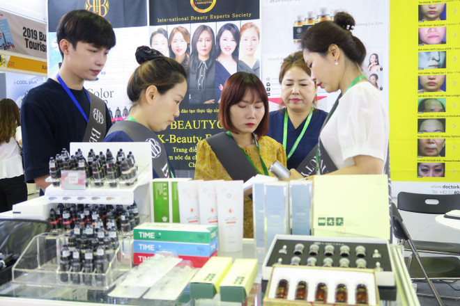 Ouverture de la 19e édition du salon Vietnam Medi-Pharm à Hô Chi Minh-Ville ảnh 2 Ouverture de la 19e édition du salon Vietnam Medi-Pharm à Hô Chi Minh-Ville ảnh 2