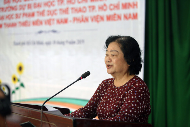 Hô Chi Minh-Ville: 200 bourses d'études remises à des élèves et étudiants en difficulté ảnh 2 Hô Chi Minh-Ville: 200 bourses d'études remises à des élèves et étudiants en difficulté ảnh 2