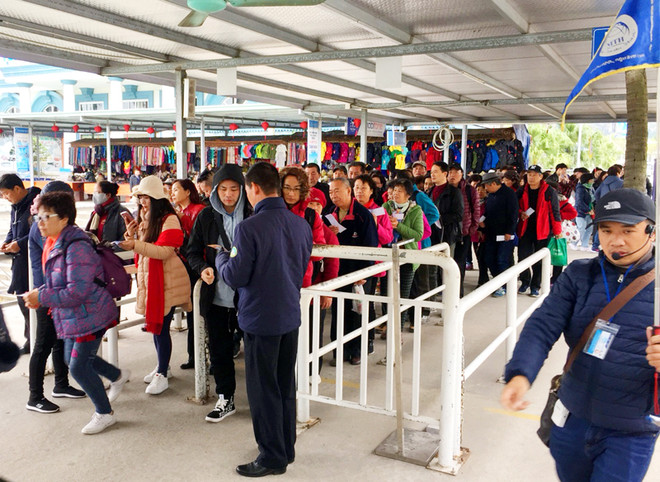 Nouvel An : Quang Ninh accueille 200.000 touristes pendant les jours fériés ảnh 1 Nouvel An : Quang Ninh accueille 200.000 touristes pendant les jours fériés ảnh 1
