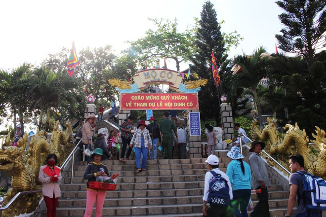 Ba Ria-Vung Tau : Le festival de Dinh Co accueille des dizaines de milliers de touristes ảnh 1 Ba Ria-Vung Tau : Le festival de Dinh Co accueille des dizaines de milliers de touristes ảnh 1