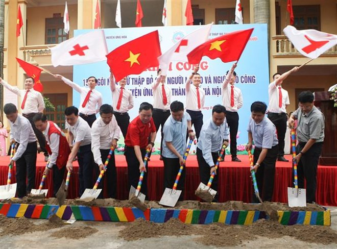 Croix-Rouge : construction de 154 maisons pour des personnes démunies de Hanoi ảnh 1 Croix-Rouge : construction de 154 maisons pour des personnes démunies de Hanoi ảnh 1