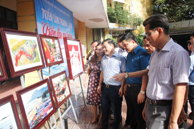 Exposition de photos « La mer et les îles de la Patrie » à Hà Tinh ảnh 1