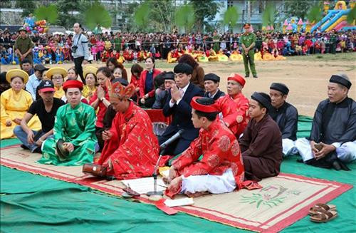 La fête de "Lông tông" attire les foules à Tuyên Quang ảnh 1 La fête de "Lông tông" attire les foules à Tuyên Quang ảnh 1