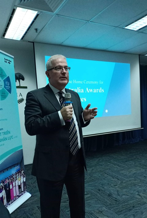 L’ambassadeur australien se félicite des contributions des boursiers vietnamiens ảnh 1 L’ambassadeur australien se félicite des contributions des boursiers vietnamiens ảnh 1