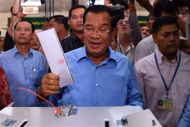 Législatives : les électeurs cambodgiens commencent à voter ảnh 1