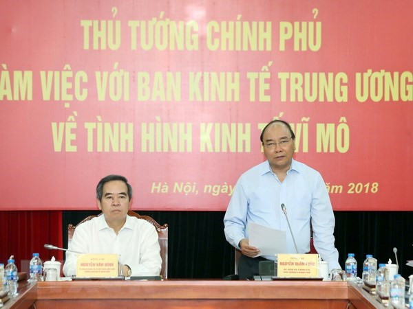Le PM Nguyên Xuân Phuc travaille avec la Commission économique centrale ảnh 1 Le PM Nguyên Xuân Phuc travaille avec la Commission économique centrale ảnh 1