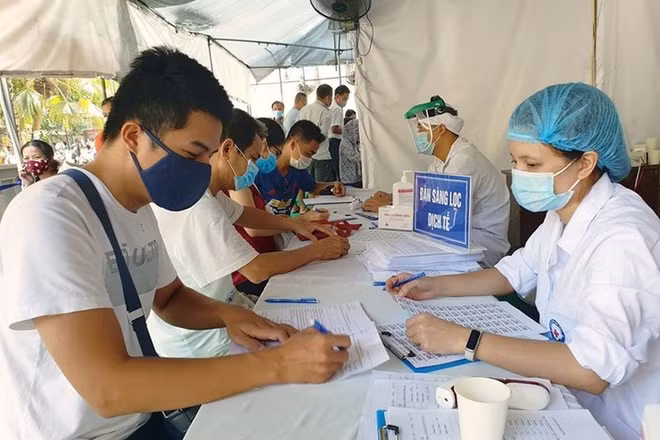 La déclaration médicale est obligatoire pour les personnes qui rentrent à Hanoi après le Têt ảnh 1