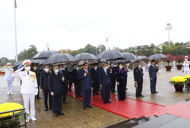 Têt traditionnel : les dirigeants rendent hommage au Président Hô Chi Minh ảnh 1 Têt traditionnel : les dirigeants rendent hommage au Président Hô Chi Minh ảnh 1