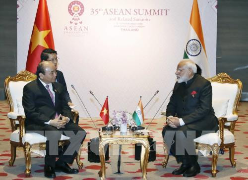 Le Premier ministre rencontre son homologue indien ảnh 1