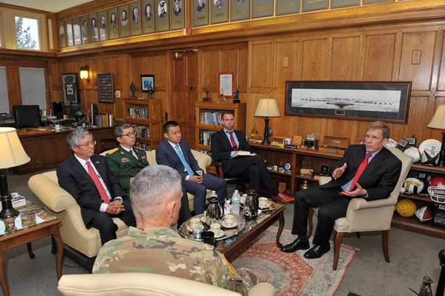 L'ambassadeur vietnamien aux Etats-Unis en visite à l'Académie militaire de West Point ảnh 1 L'ambassadeur vietnamien aux Etats-Unis en visite à l'Académie militaire de West Point ảnh 1