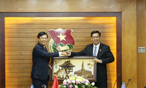 Renforcement des relations entre les deux jeunesses vietnamienne et laotienne ảnh 1 Renforcement des relations entre les deux jeunesses vietnamienne et laotienne ảnh 1
