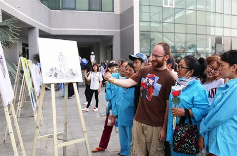 Da Nang: des peintures en réalité virtuelle pour les malades ảnh 1 Da Nang: des peintures en réalité virtuelle pour les malades ảnh 1