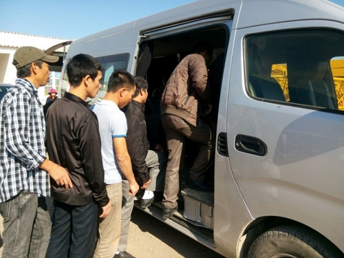 Les 13 premiers des 49 travailleurs vietnamiens en Algérie bientôt de retour ảnh 1 Les 13 premiers des 49 travailleurs vietnamiens en Algérie bientôt de retour ảnh 1