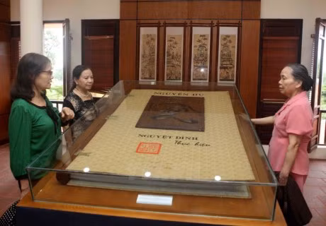 Activités de célébration du 250e anniversaire de la naissance de Nguyen Du ảnh 1