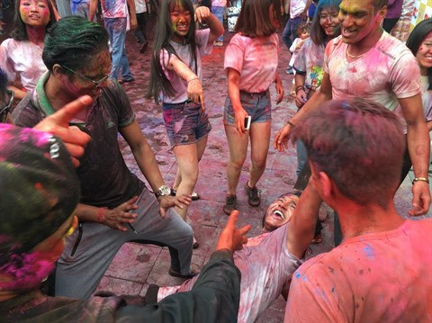 Holi : bataille de pigments à Hanoï ảnh 2 Holi : bataille de pigments à Hanoï ảnh 2