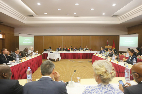 Une délégation du Parquet populaire suprême en visite à Mozambique ảnh 2 Une délégation du Parquet populaire suprême en visite à Mozambique ảnh 2