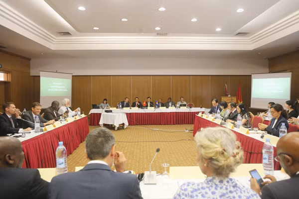 Une délégation du Parquet populaire suprême en visite à Mozambique ảnh 2