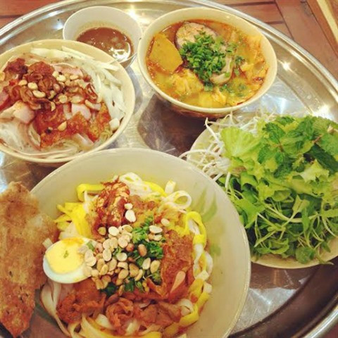 Le Mi Quang à bon marché pour les travailleurs démunis ảnh 2 Le Mi Quang à bon marché pour les travailleurs démunis ảnh 2