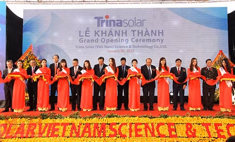 Afflux d’IDE dans la production de panneaux solaires à Bac Giang ảnh 1