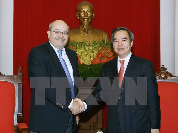 Le Vietnam poursuit le Renouveau dans la période 2016-2020 ảnh 1