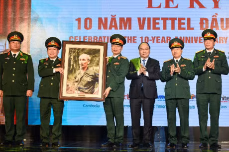 Viettel a créé "un nouveau modèle de croissance " pour le Vietnam ảnh 2