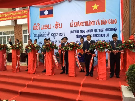 Le Vietnam finance la construction d’un centre de services techniques de l’agriculture au Laos ảnh 1