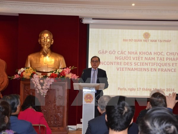 Rencontre entre scientifiques et experts vietnamiens en France ảnh 1 Rencontre entre scientifiques et experts vietnamiens en France ảnh 1