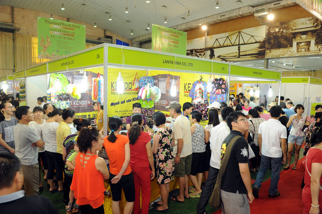 Ouverture de la foire de la vente au détail de Thaïlande 2016 à Hanoï ảnh 1 Ouverture de la foire de la vente au détail de Thaïlande 2016 à Hanoï ảnh 1